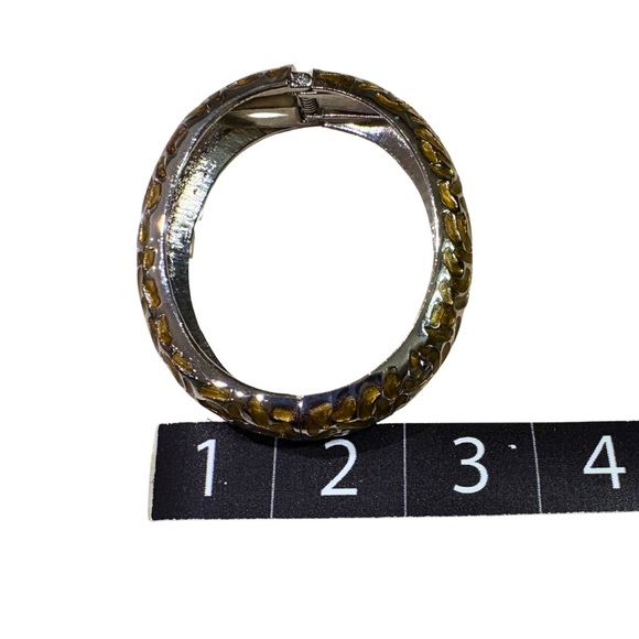 Vintage Hinged Bracelet – Gold & Silver Tone Textured Design - Picture 7 of 7